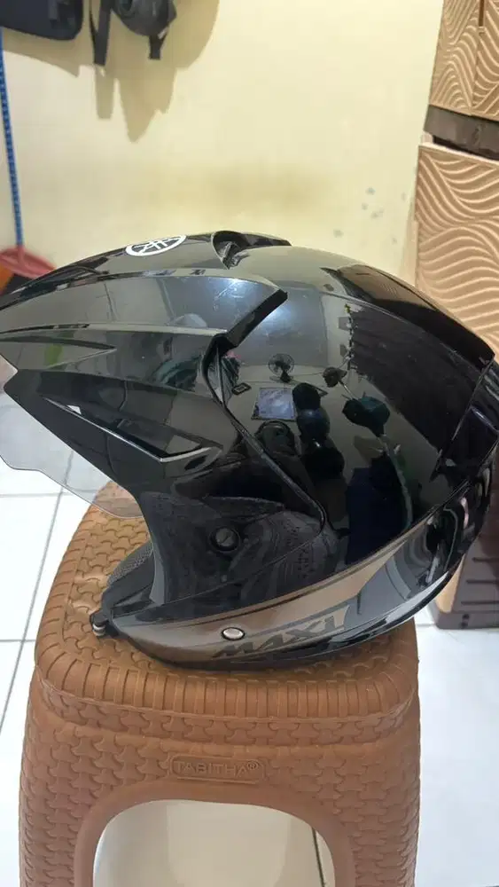 Jual helm bekas tapi jarang di pake ada 2 biji