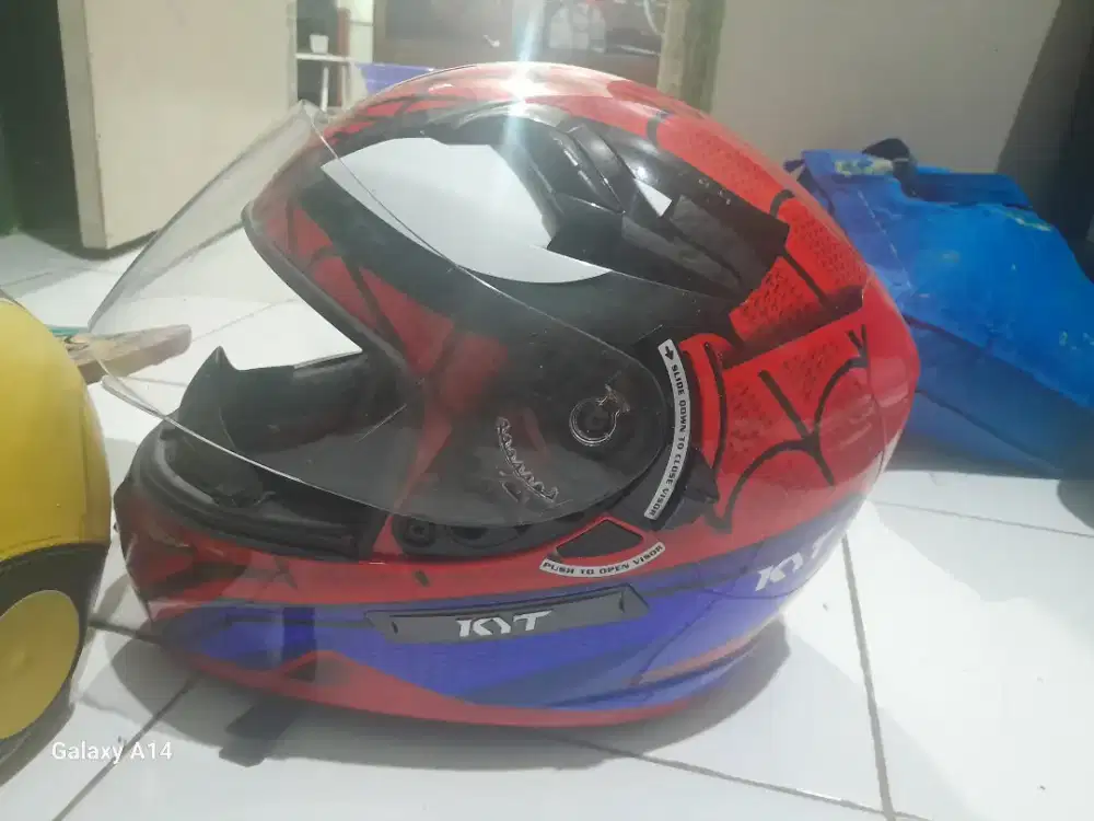 Helm full face merk KYT