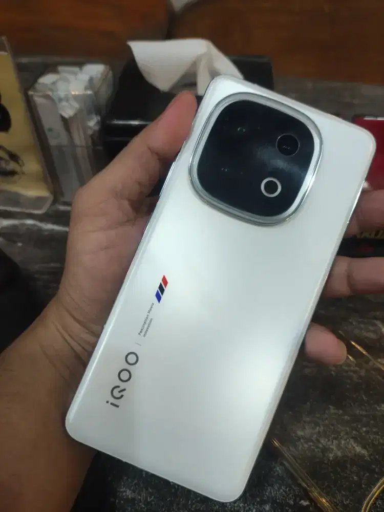 IQOO 13 BMW EDITION RAM 12/256 120 WATT