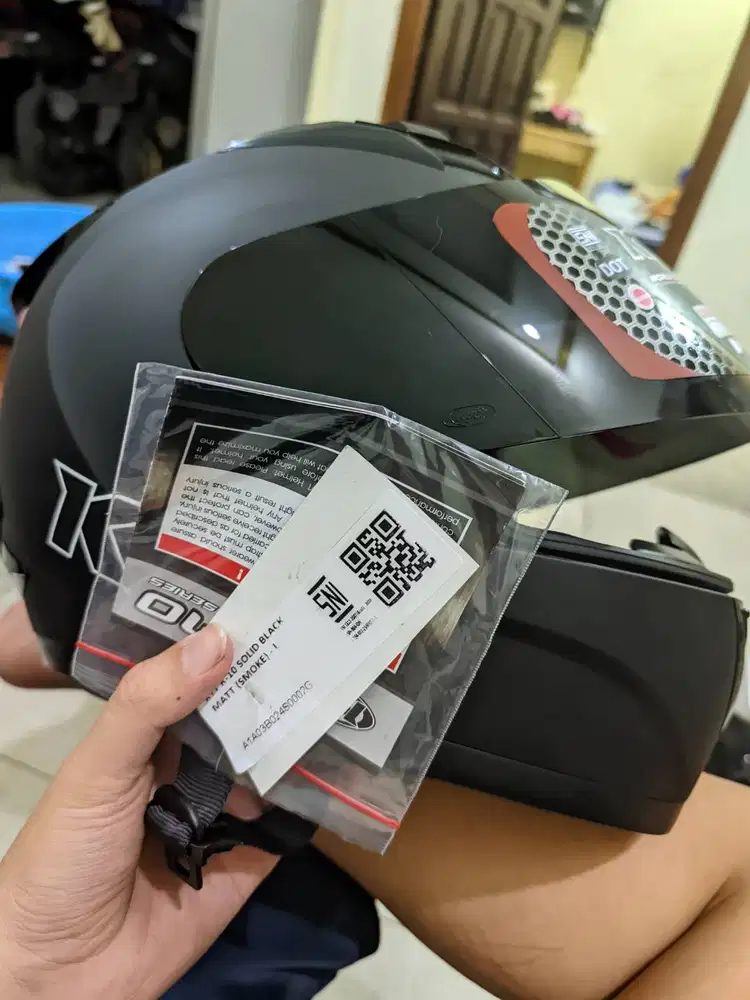 Kyt r10, black dof, ukuran L