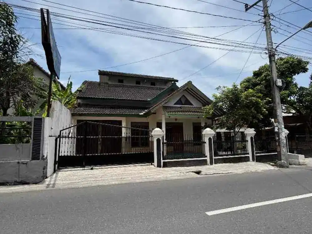 rumah luas strategis di palagan km 7 dekat hyatt