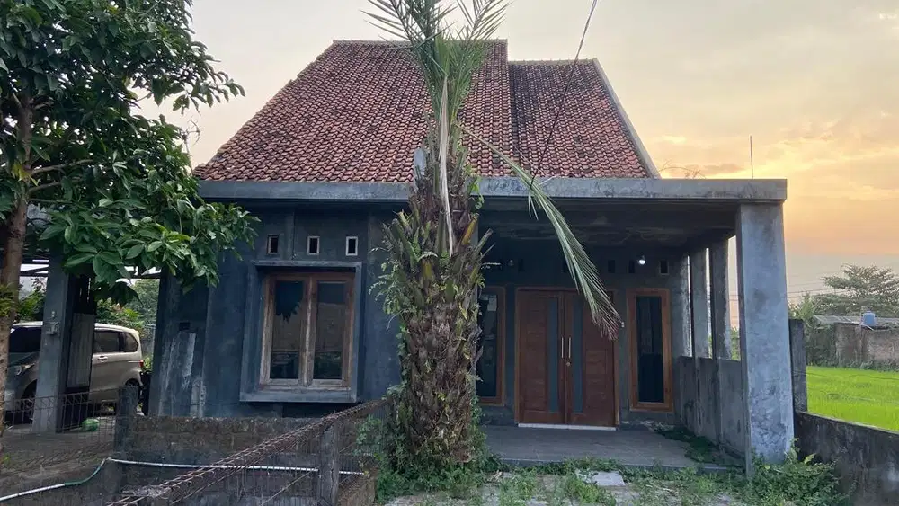 Disewakan rumah LUAS 2 lantai murah area Prambanan