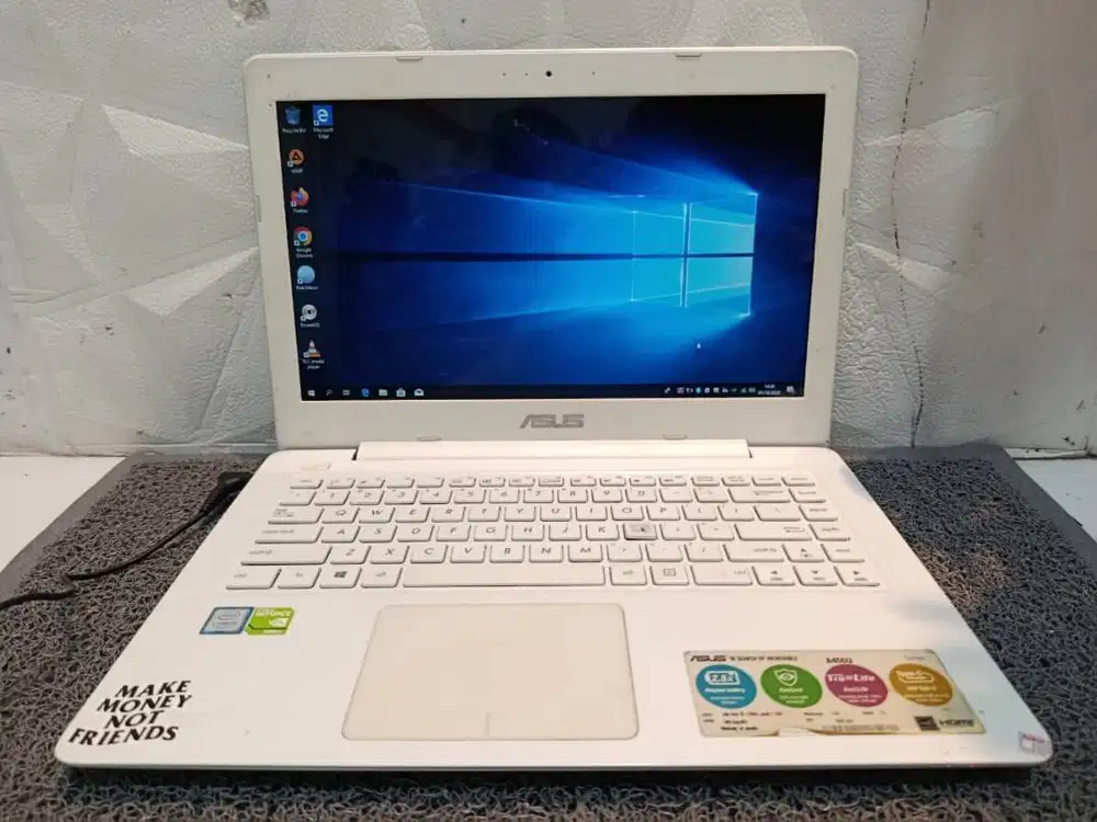 laptop Asus A456U  Processor Intel core i5-7200 2.7GHz Ram 4 GB