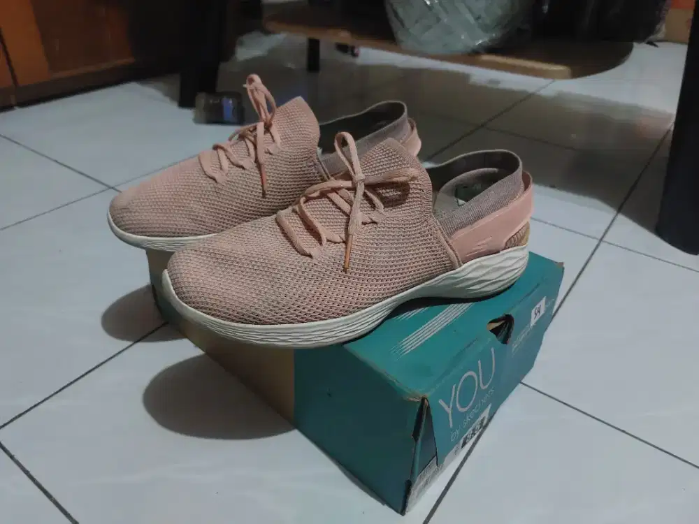 Sepatu Skechers Wanita size 38.5cm