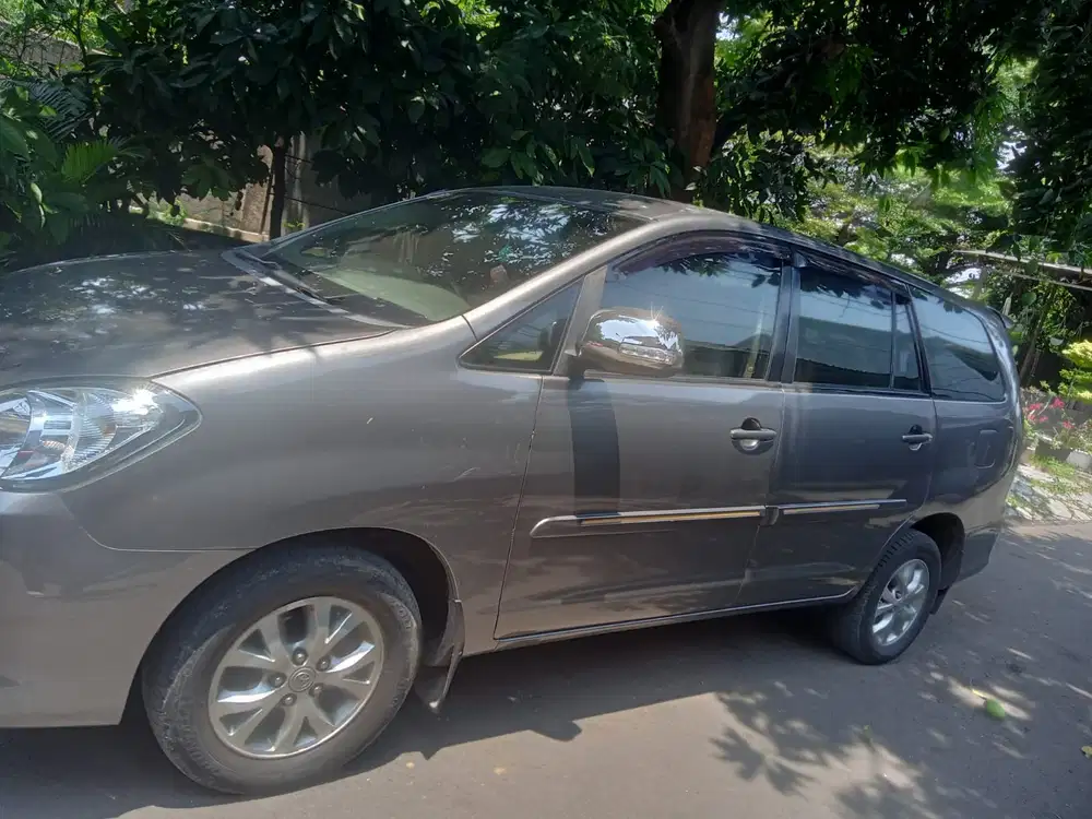 Toyota Kijang Innova 2010 Bensin