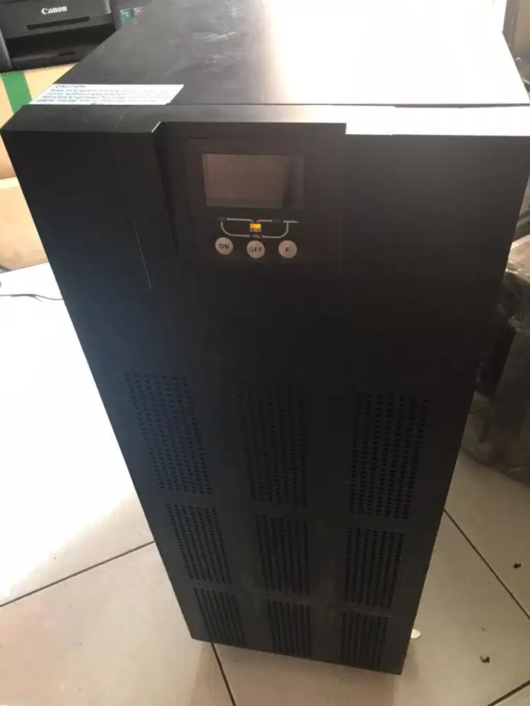 UPS Kapasitas Besar 10.000 VA