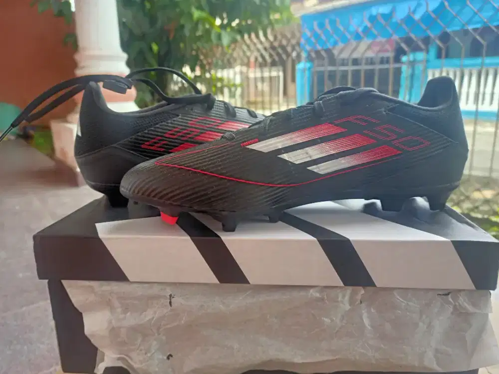(NEW BNIB) Adidas F50 League Black size 44,5 insole 28,5cm ORIGINAL