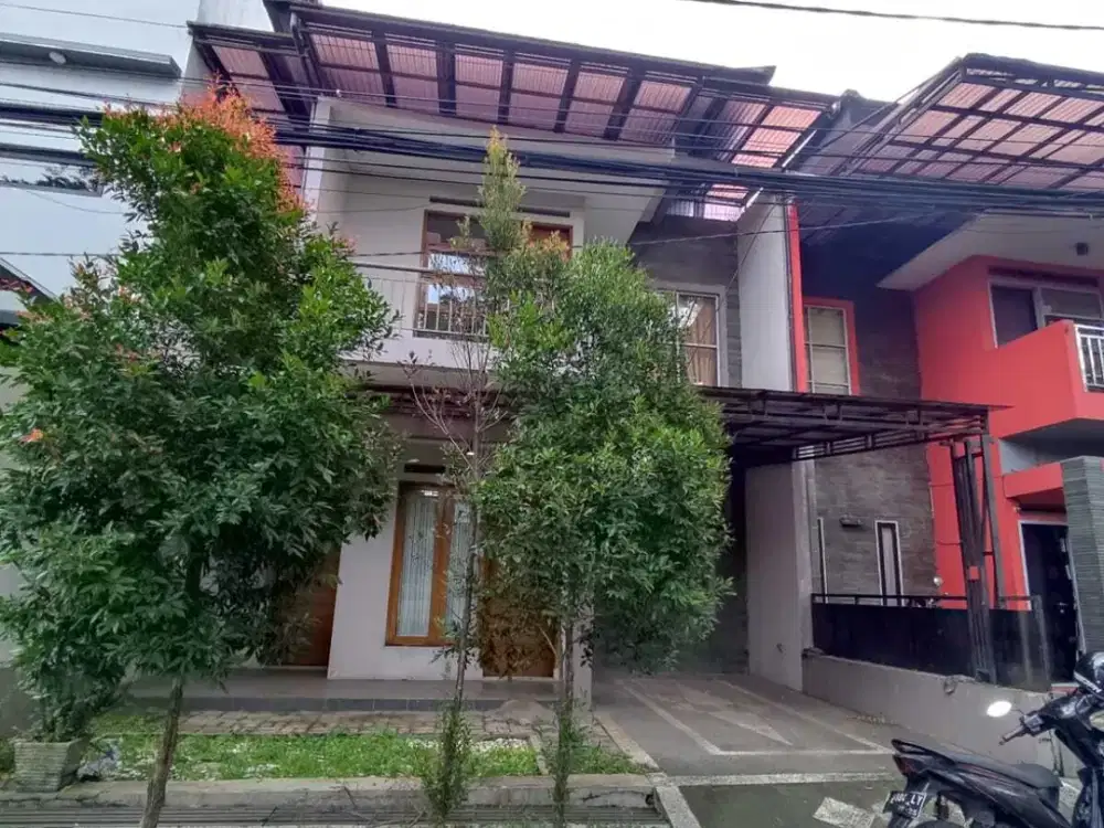 Rumah minimalis 2 lantai lokasi strategis hanya 950jt di buana Soeta