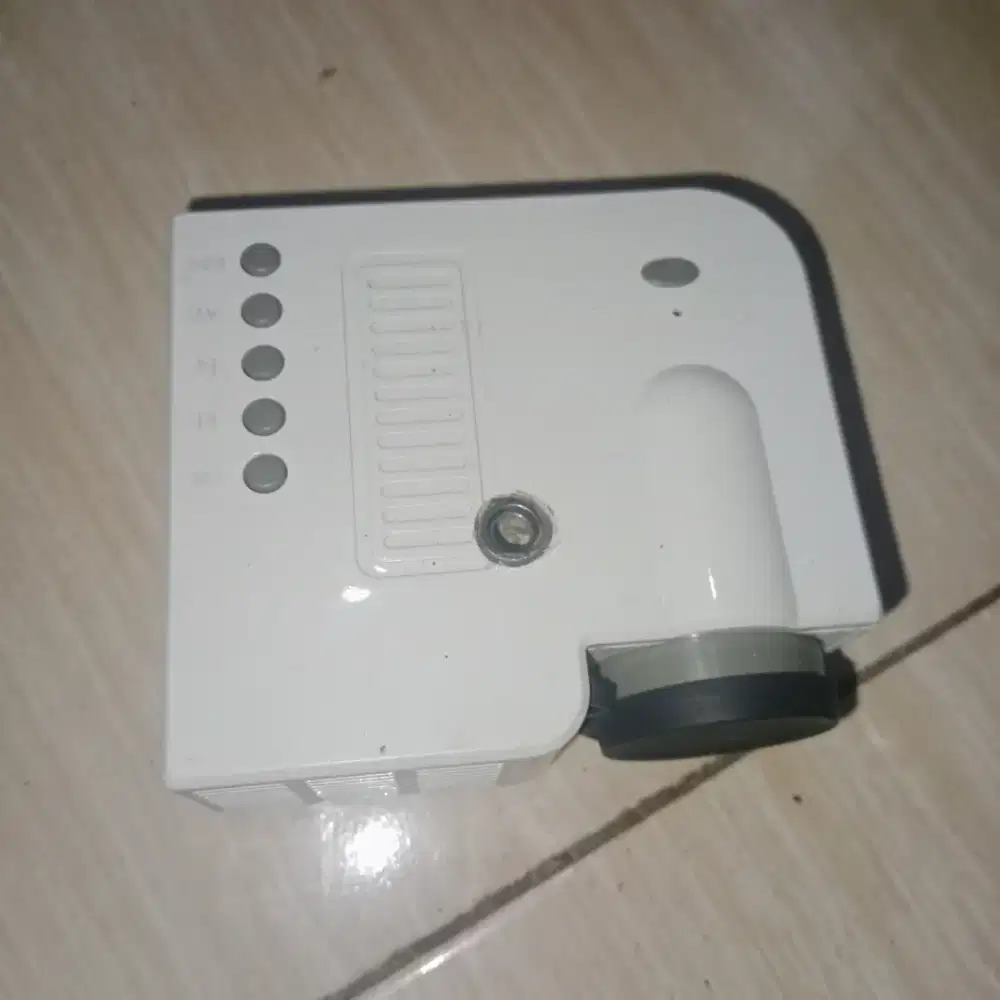 Proyektor mini UC 28