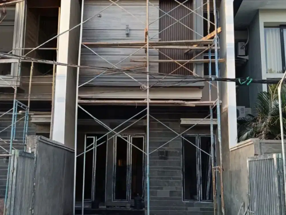Rumah Baru Gress 2 Lantai 1Man di Manyar Jaya, Tengah Kota Surabaya