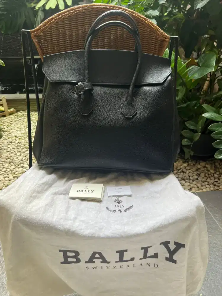 Preloved Authentic / Asli Tas BALLY Warna Hitam