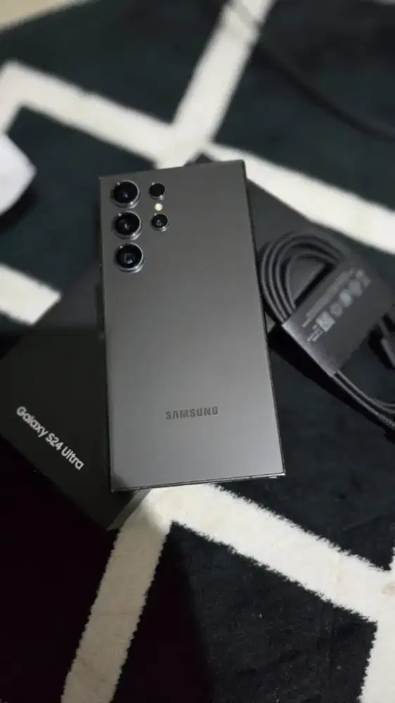 Samsung S24 Ultra 12 / 512