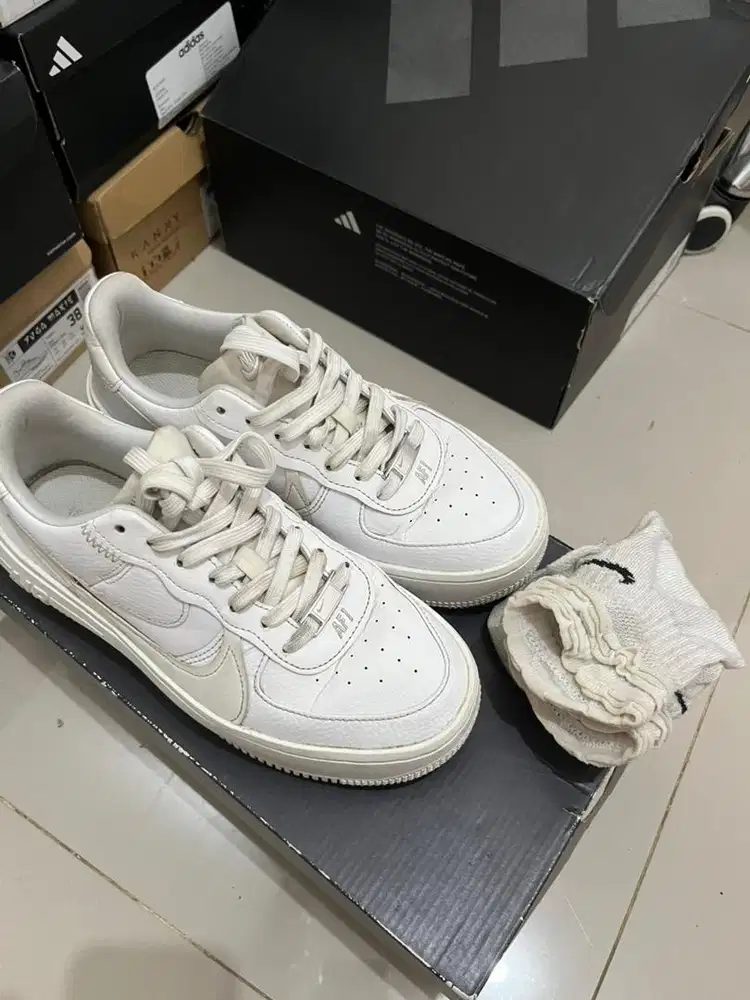 Preloved sepatu nike w af1 plt.af.orm