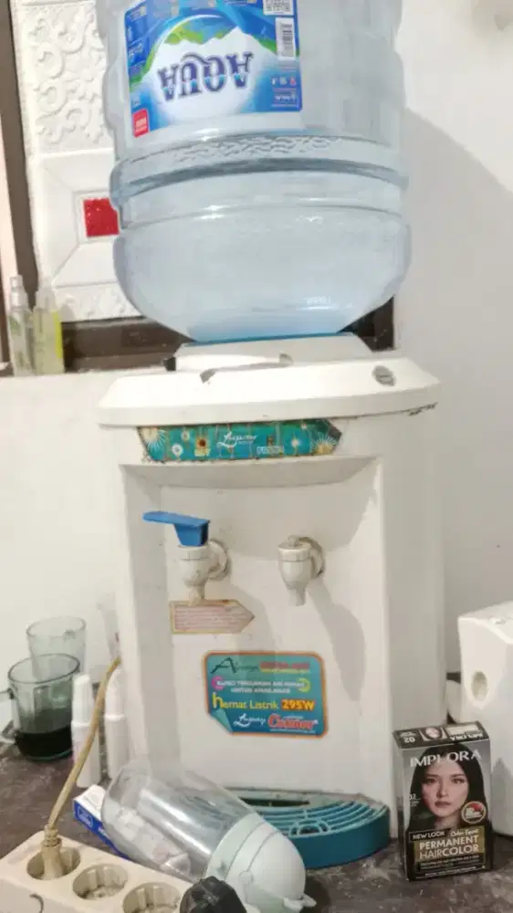 Dispenser galon kipas angin