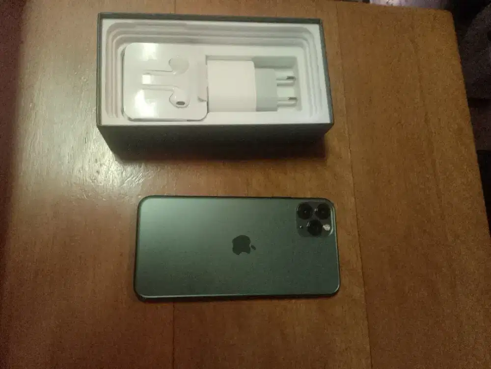 Iphone 11 pro max 256gb enak masih baru cuy