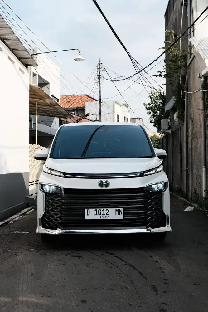 Toyota Voxy 2.0 AT TSS 2023