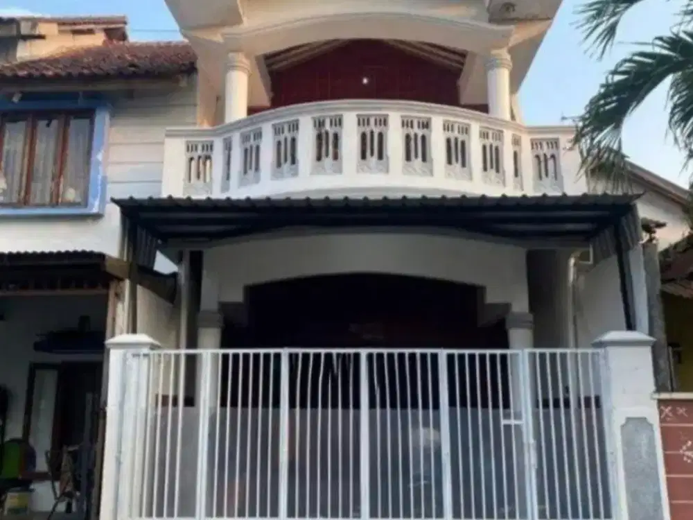 Rumah bagus strategis 2 Lt tengah kota
