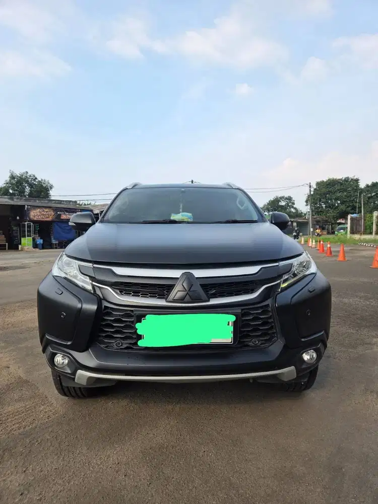 Pajero Sport Dakar 4x2 Hitam 2018