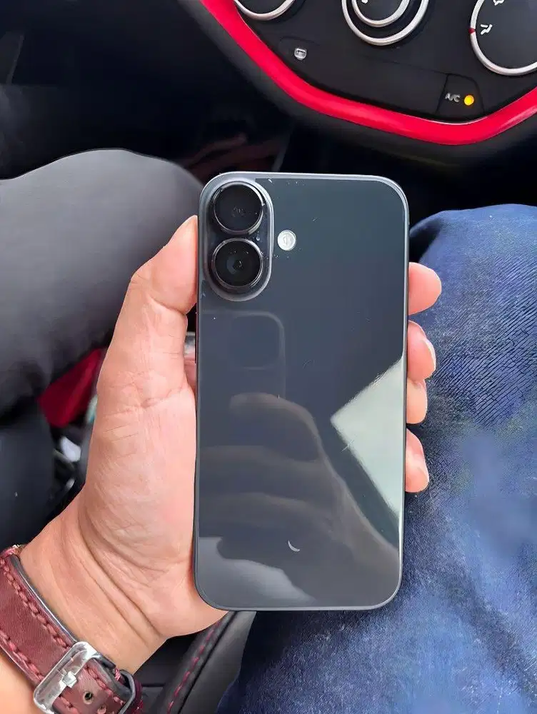 iPhone 16 Basic 128 Gb Black Ex iBox Pemakaian 2 Bulan!!!