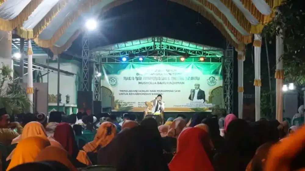 Menerima sewa panggung