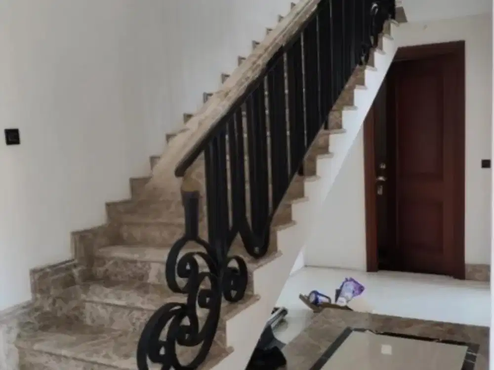 Dijual Rumah Graha Family Strategis Siap Huni
