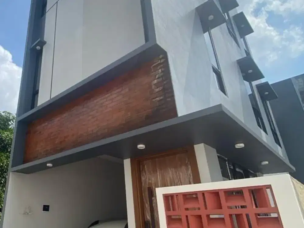 Bisa KPR, Rumah istimewa di jaksel, akses 2 mobil, strategis dekat ke pusat kota