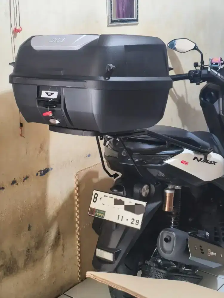 Box Motor Givi dan breket Nmax Turbo / Neo Like New