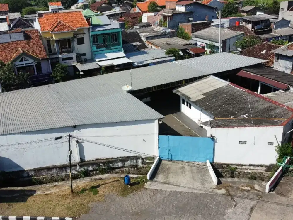 Dijual Gudang Jl. Soekarno Hatta Semarang ada kantornya , Muraaah, Dibawah Harga Pasar, bisa beli sebagian, siap pakai, Cocok Untuk Invest, Utk Gudang
