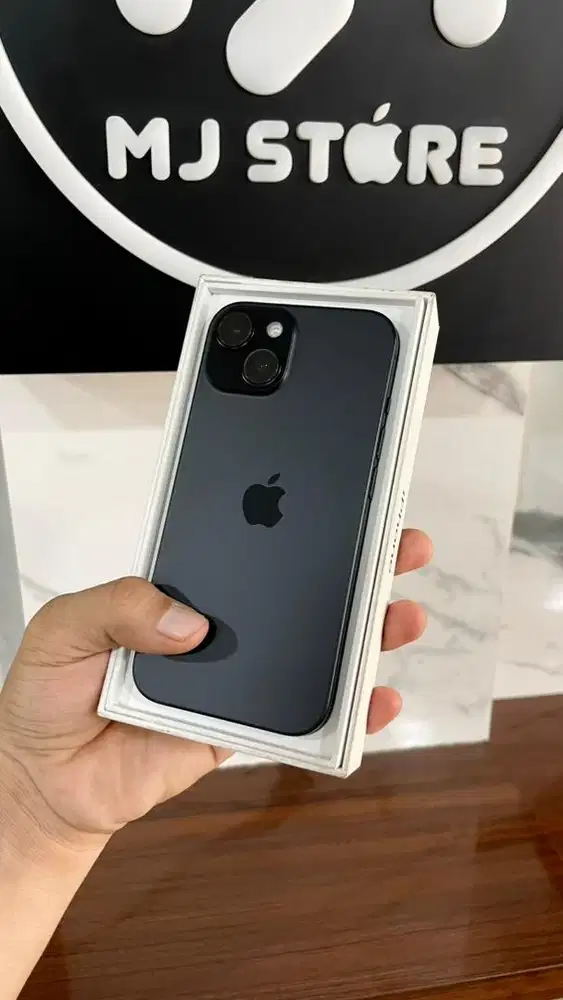 iPhone 15 128 gb iBox bh 100% 1 minggu pakai garansi september 2026