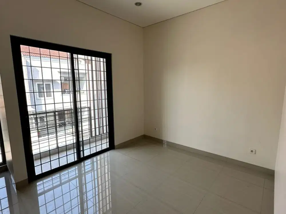 JUAL CEPAT RUMAH KELAPA LILIN KELAPA GADING 2 1/2 LANTAI  ELL
