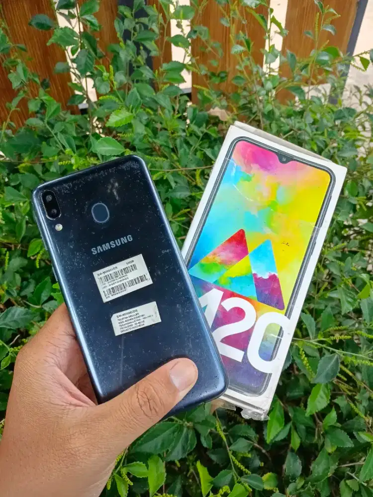 Samsung Galaxy M20 (3/32) Murah