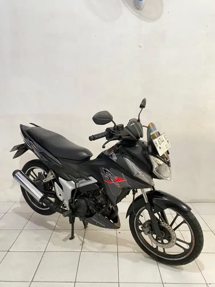 CS 1 2010 hitam antik