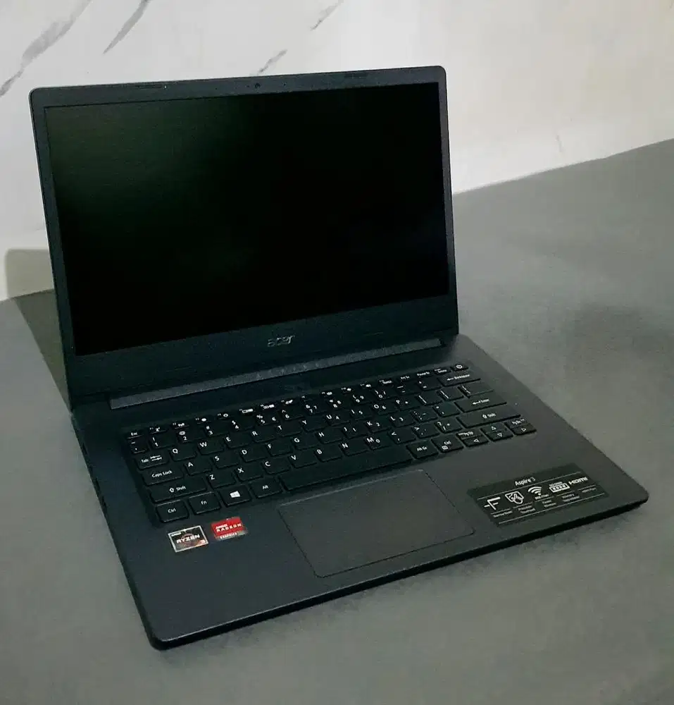 Dijual Acer laptop nya masih mulus seperti baru