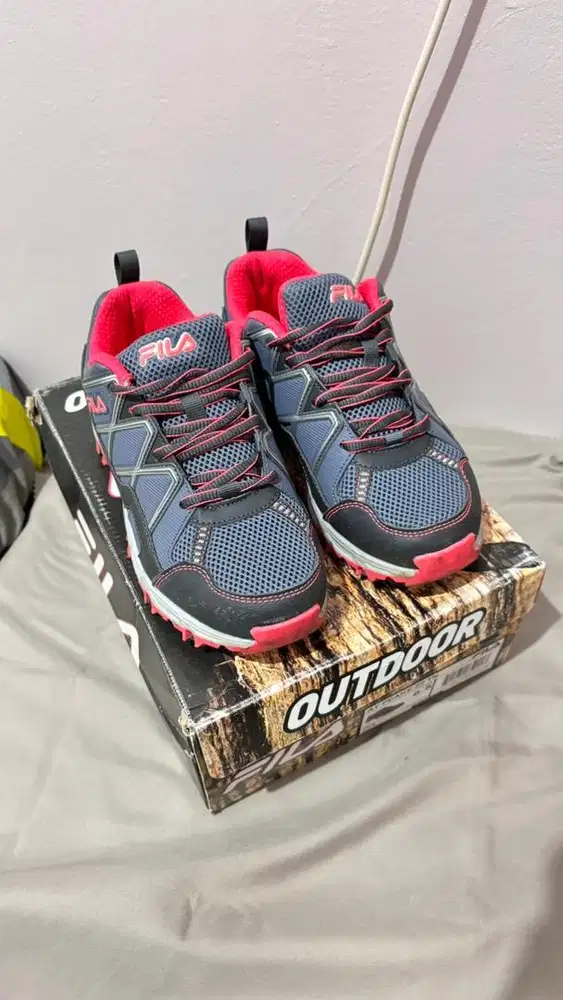Sepatu Outdoor Fila