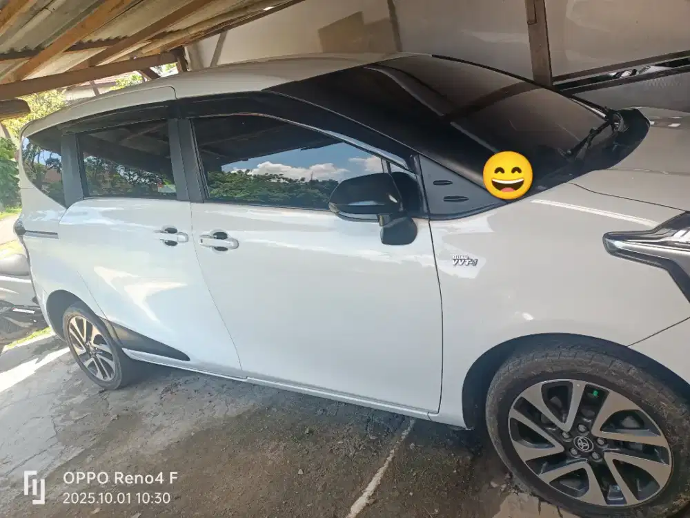 Toyota sienta V cvt 2016