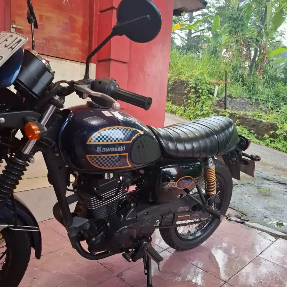 Kawasaki w175 cafe