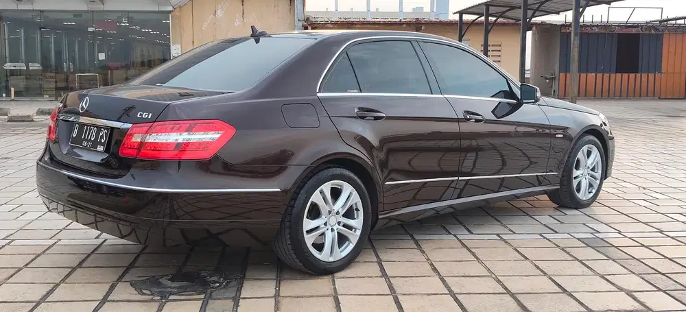 Mercedes-Benz E250 2011 Bensin