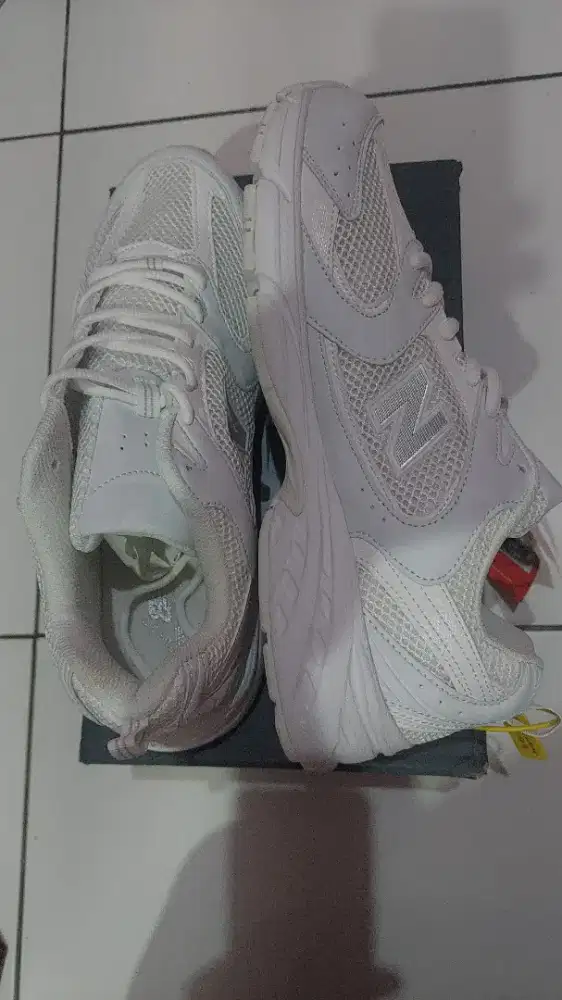 Dijual Sepatu New Balance seri 530 size 44 made in Vietnam