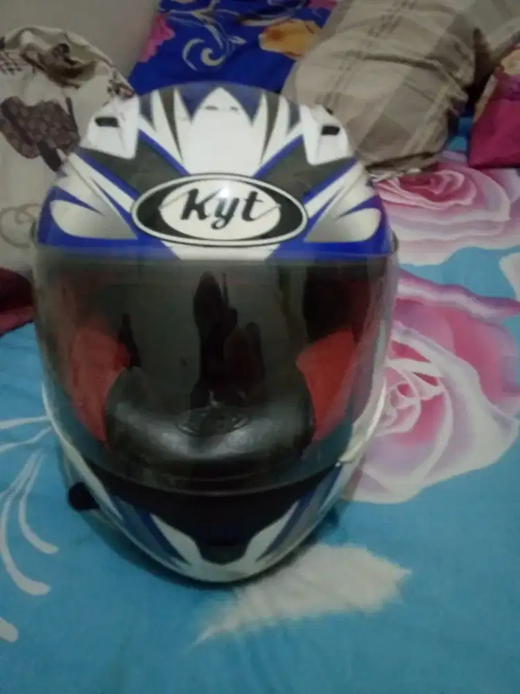 Helm KYT jual cepat