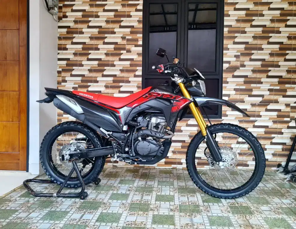Honda crf 150 tahun 2023  km rendah