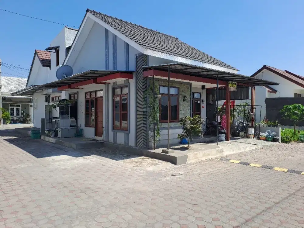 Rumah posisi HOOK berada di lingkungan perumahan cluster solobaru