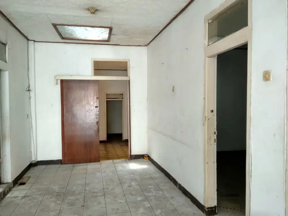 Rumah Hitung Tanah Strategis di Jl. Nilem