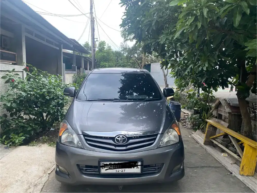 Dijual mobel inova 2011 warna abu