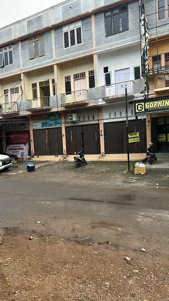 Di jual 1 toko 3 lantai