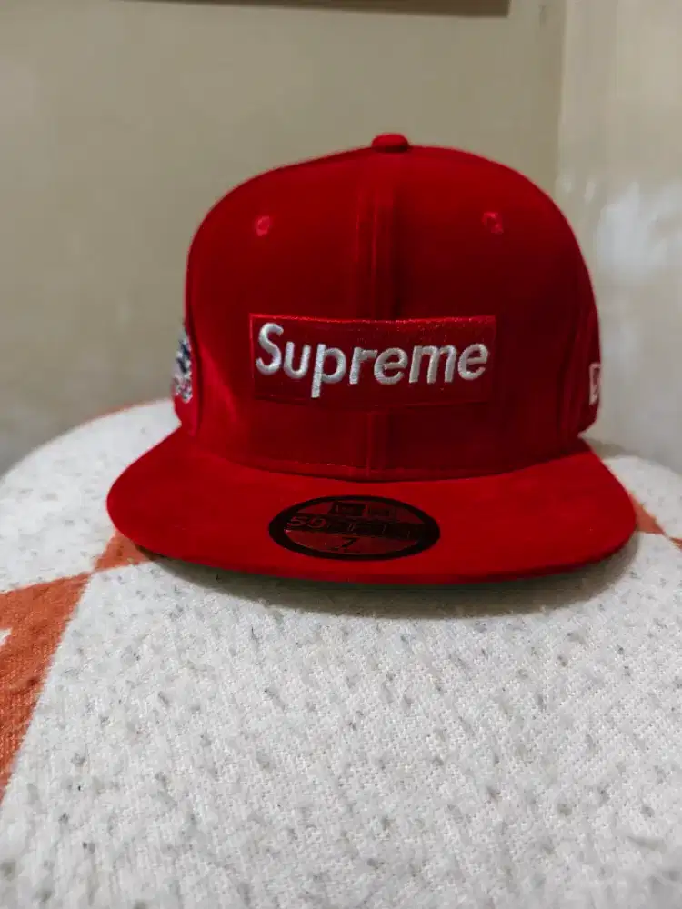Topi snapback supreme