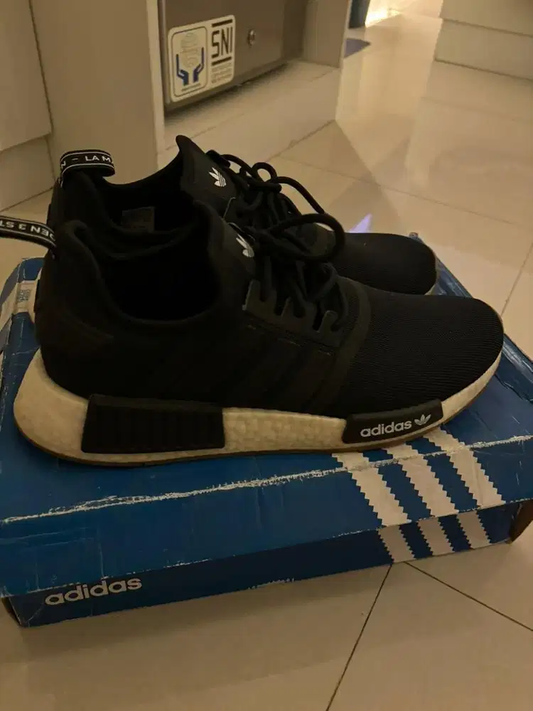 Jual adidas nmd black n white bekas size 43 1/3