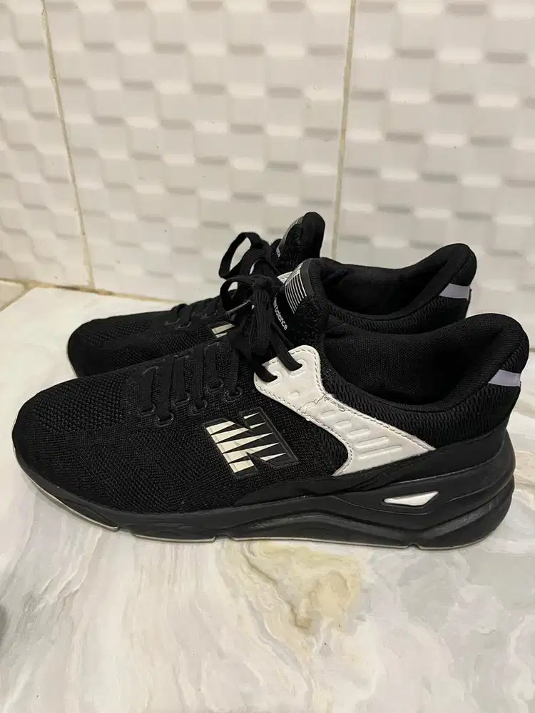 Sepatu sneaker NB New Balance size 45