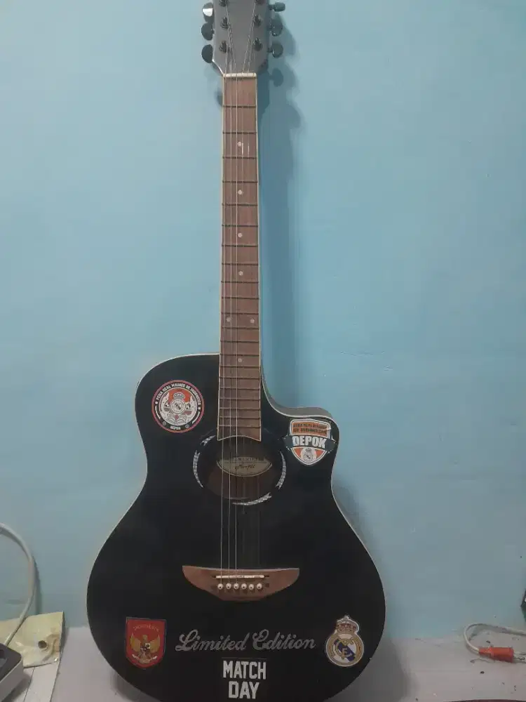 Gitar aqustik.lisrik plus bounus kapo dan senar merk markpull