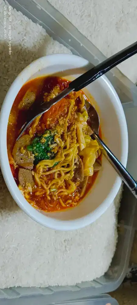 Dibutuhkan  jaga stand seblak & mie ongklok