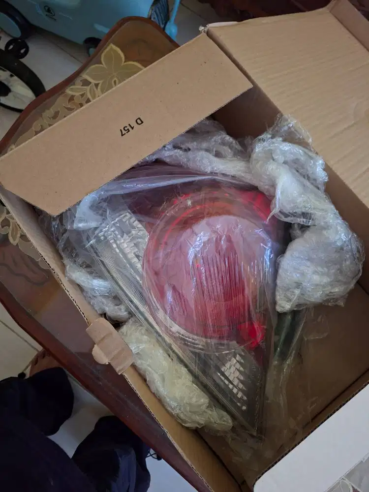 Lampu belakang brio kiri